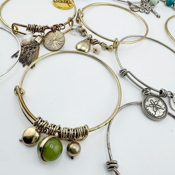 Vintage Charm Bracelets 12 Pieces - Silver Tone & Gold Tone Adjustable Bracelets - Picture 10 of 11